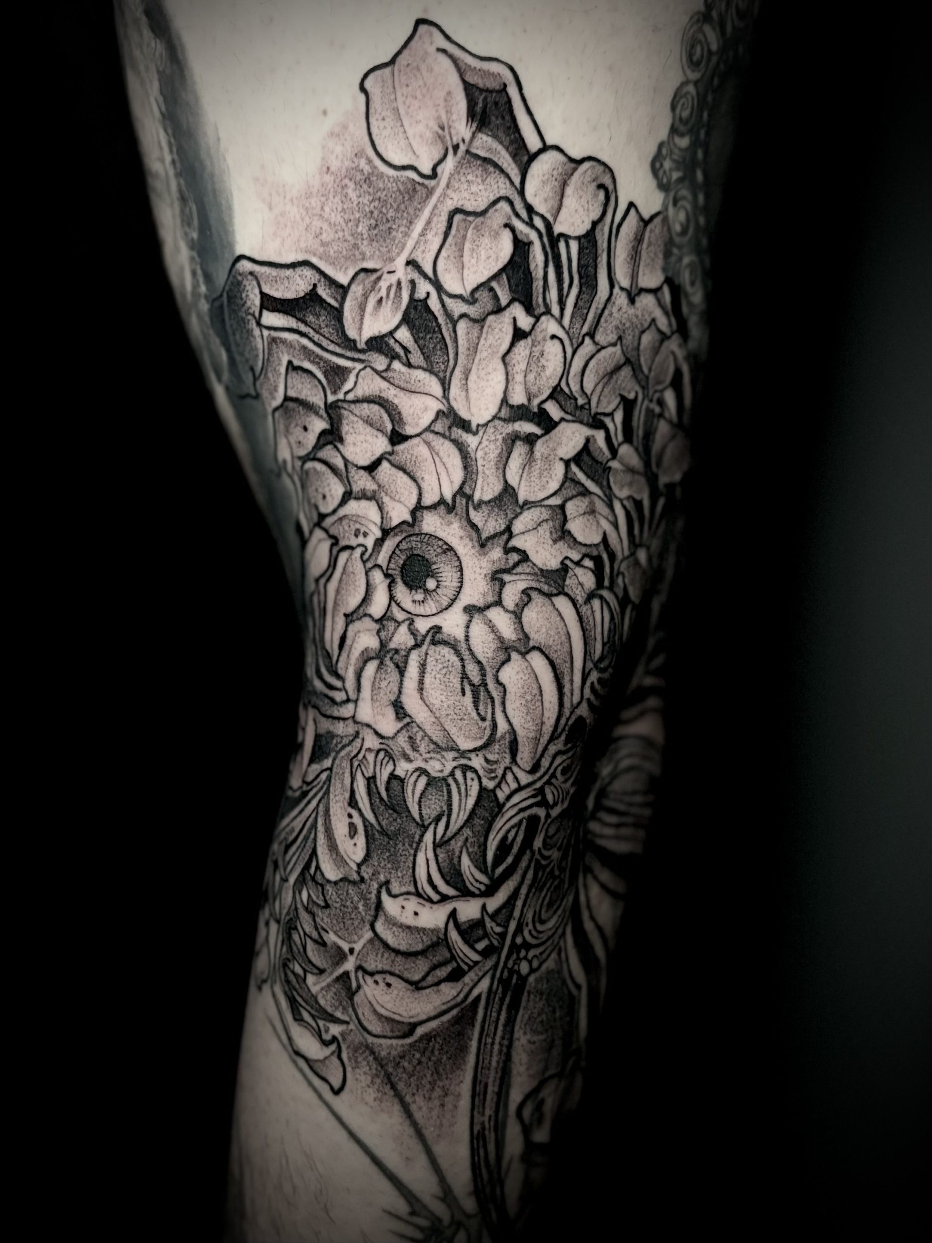 tatouage visage et rose